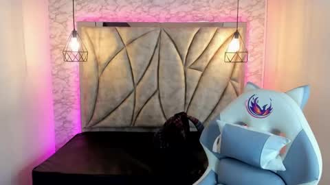 Snapshot of queen_perla_ chatting on February 13, 2025, 12:00 pm online show from February 13, 2025, 12:00 pm