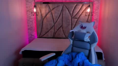 Snapshot of queen_perla_ chatting on February 19, 2025, 12:00 pm online show from February 19, 2025, 12:00 pm