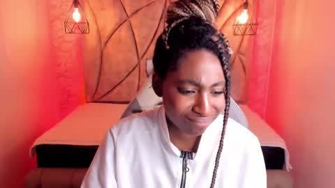 Snapshot of queen_perla_ chatting on February 19, 2025, 7:27 pm online show from February 19, 2025, 7:27 pm