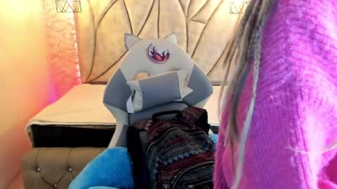 Snapshot of queen_perla_ chatting on February 20, 2025, 12:04 pm online show from February 20, 2025, 12:04 pm