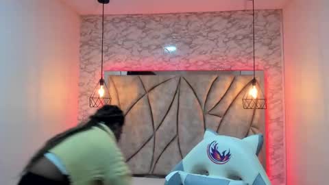 Snapshot of queen_perla_ chatting on February 22, 2025, 11:46 am online show from February 22, 2025, 11:46 am