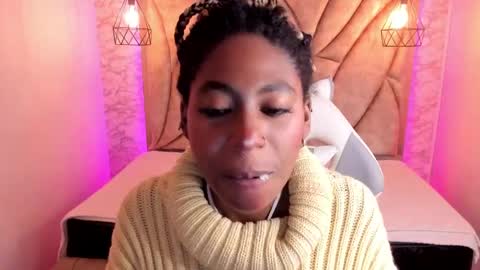 Snapshot of queen_perla_ chatting on February 23, 2025, 3:02 am online show from February 23, 2025, 3:02 am