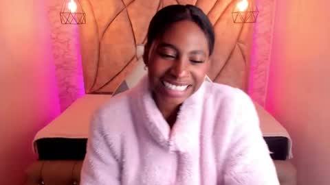 Snapshot of queen_perla_ chatting on February 25, 2025, 3:16 pm online show from February 25, 2025, 3:16 pm