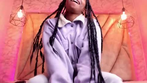 Snapshot of queen_perla_ chatting on March 4, 2025, 5:03 pm online show from March 4, 2025, 5:03 pm