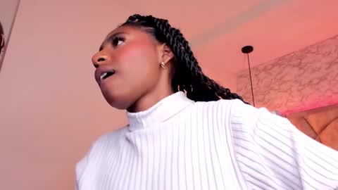 Snapshot of queen_perla_ chatting on March 5, 2025, 9:48 pm online show from March 5, 2025, 9:48 pm