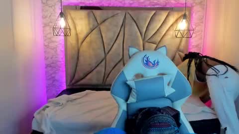 Snapshot of queen_perla_ chatting on March 7, 2025, 12:01 pm online show from March 7, 2025, 12:01 pm