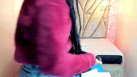 Snapshot of queen_perla_ chatting on March 10, 2025, 12:04 pm online show from March 10, 2025, 12:04 pm