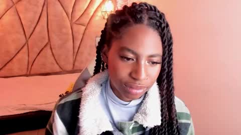 Snapshot of queen_perla_ chatting on March 12, 2025, 7:59 pm online show from March 12, 2025, 7:59 pm