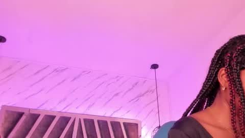 Snapshot of queen_perla_ chatting on September 12, 2025, 7:36 pm online show from September 12, 2025, 7:36 pm