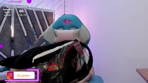 Snapshot of queen_perla_ chatting on September 16, 2025, 11:22 am online show from September 16, 2025, 11:22 am