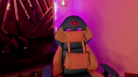 Snapshot of queen_perla_ chatting on September 19, 2025, 11:22 am online show from September 19, 2025, 11:22 am