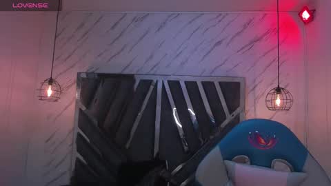 Snapshot of queen_perla_ chatting on October 13, 2025, 11:32 am online show from October 13, 2025, 11:32 am