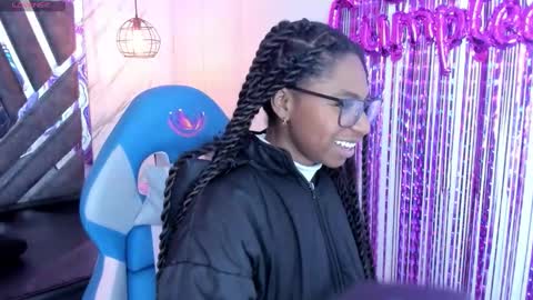 Snapshot of queen_perla_ chatting on October 22, 2025, 12:05 pm online show from October 22, 2025, 12:05 pm