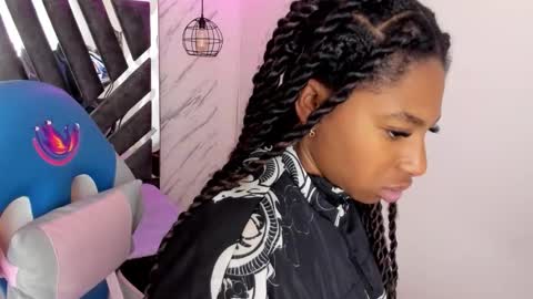 Snapshot of queen_perla_ chatting on October 25, 2025, 12:13 pm online show from October 25, 2025, 12:13 pm