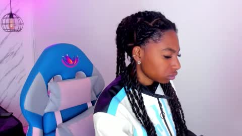 Snapshot of queen_perla_ chatting on November 3, 2025, 11:33 am online show from November 3, 2025, 11:33 am