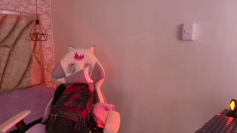 Snapshot of queen_perla_ chatting on November 24, 2025, 11:21 am online show from November 24, 2025, 11:21 am