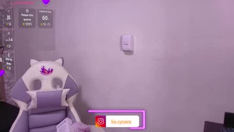 Snapshot of queen_perla_ chatting on November 25, 2025, 11:21 am online show from November 25, 2025, 11:21 am