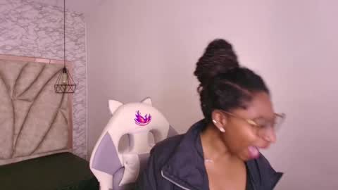 Snapshot of queen_perla_ chatting on November 29, 2025, 11:57 am online show from November 29, 2025, 11:57 am