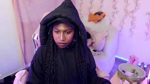 Snapshot of queen_perla_ chatting on December 17, 2025, 11:22 pm online show from December 17, 2025, 11:22 pm