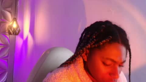 Snapshot of queen_perla_ chatting on February 1, 2026, 2:37 pm online show from February 1, 2026, 2:37 pm