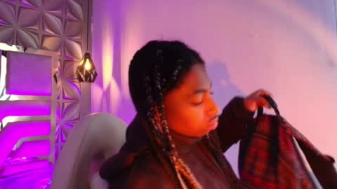 Snapshot of queen_perla_ chatting on February 3, 2026, 11:15 am online show from February 3, 2026, 11:15 am