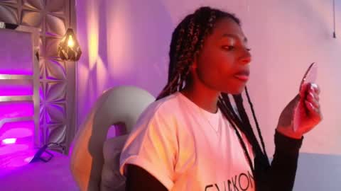 Snapshot of queen_perla_ chatting on February 4, 2026, 6:47 pm online show from February 4, 2026, 6:47 pm