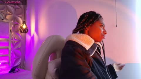 Snapshot of queen_perla_ chatting on February 5, 2026, 11:26 am online show from February 5, 2026, 11:26 am