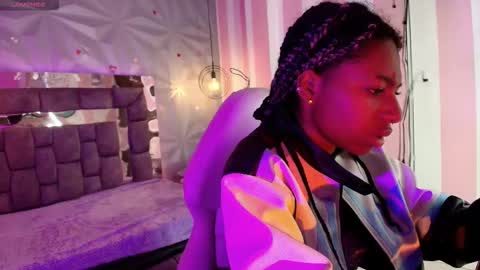 Snapshot of queen_perla_ chatting on February 8, 2026, 6:44 pm online show from February 8, 2026, 6:44 pm