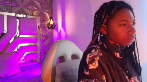 Snapshot of queen_perla_ chatting on February 11, 2026, 11:37 am online show from February 11, 2026, 11:37 am