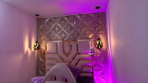 Snapshot of queen_perla_ chatting on February 14, 2026, 11:51 am online show from February 14, 2026, 11:51 am