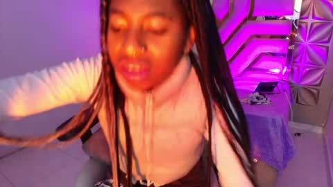 Snapshot of queen_perla_ chatting on February 19, 2026, 11:50 am online show from February 19, 2026, 11:50 am