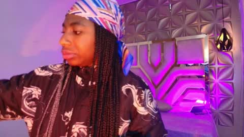 Snapshot of queen_perla_ chatting on February 20, 2026, 12:05 pm online show from February 20, 2026, 12:05 pm