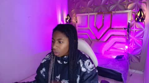 Snapshot of queen_perla_ chatting on February 25, 2026, 12:04 pm online show from February 25, 2026, 12:04 pm