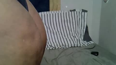 Snapshot of queen_polite1 chatting on April 19, 2026, 7:27 pm queen_polite1 online show from April 19, 2026, 7:27 pm