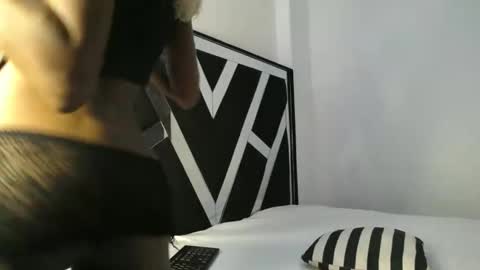 Snapshot of queen_sashavixen chatting on April 27, 2026, 4:54 am queen_sashavixen online show from April 27, 2026, 4:54 am