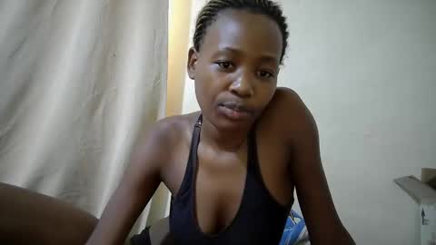 Snapshot of queen_slender chatting on May 5, 2026, 7:49 am queen_slender online show from May 5, 2026, 7:49 am