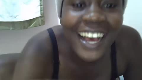 Snapshot of queen_sly chatting on October 17, 2025, 9:28 pm queen_sly online show from October 17, 2025, 9:28 pm