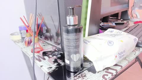 Snapshot of queen_yully chatting on December 8, 2024, 6:17 pm queen_yully online show from December 8, 2024, 6:17 pm