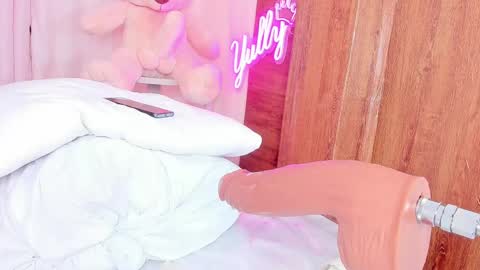 Snapshot of queen_yully chatting on March 7, 2025, 10:32 pm queen_yully online show from March 7, 2025, 10:32 pm