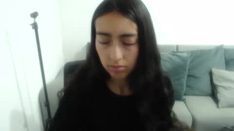 queenbyte_18 online show from November 5, 2025, 6:19 pm