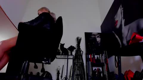 Snapshot of queencatsnow chatting on February 6, 2026, 2:16 am Misscatsnow online show from February 6, 2026, 2:16 am