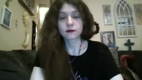 queencrimsonlvx online show from April 26, 2026, 2:42 am