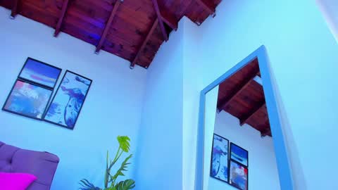 Queen online show from February 7, 2025, 8:42 pm