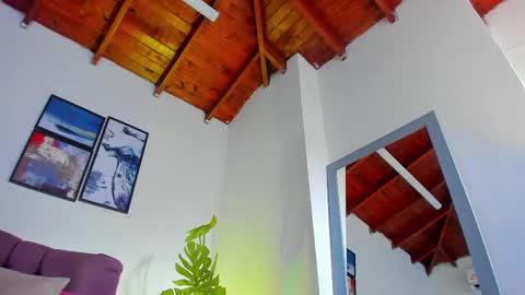 Queen online show from March 2, 2025, 7:12 pm