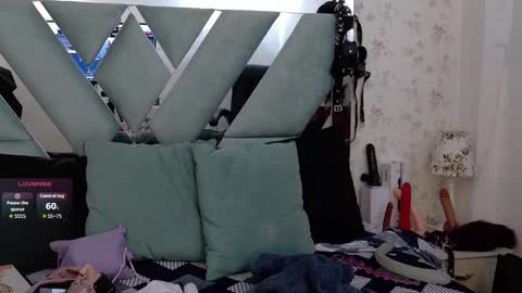 QUEENJEENN online show from March 3, 2026, 4:51 am