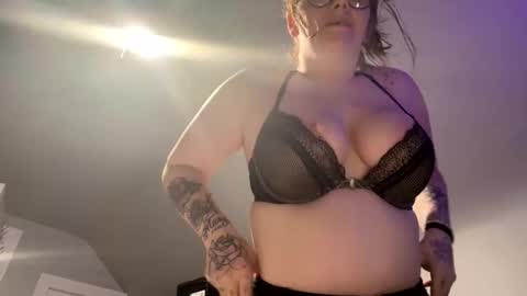 Snapshot of queenjmmannen18 chatting on April 6, 2026, 5:41 am queenjmmannen18 online show from April 6, 2026, 5:41 am