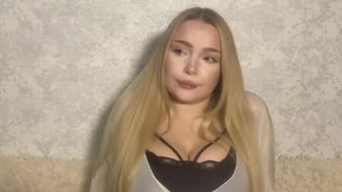 queenkat33 online show from June 8, 2026, 9:59 pm