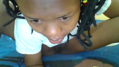 Snapshot of queenleona61 chatting on October 3, 2025, 5:15 am queenleona61 online show from October 3, 2025, 5:15 am