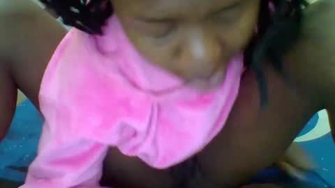 Snapshot of queenleona61 chatting on October 10, 2025, 5:39 am queenleona61 online show from October 10, 2025, 5:39 am