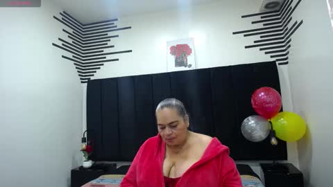 Snapshot of queenmature chatting on January 17, 2026, 1:05 pm VickyBoobss online show from January 17, 2026, 1:05 pm